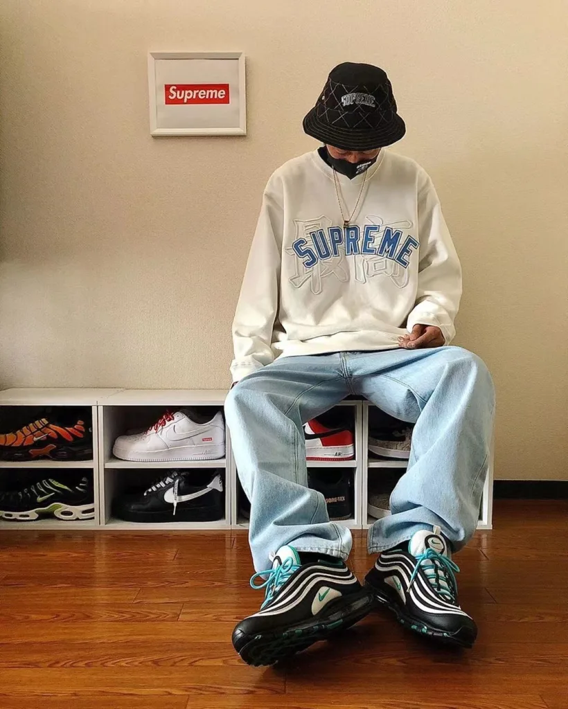 S024#140200185 Supreme 20SS Kanji Logo Crewneck