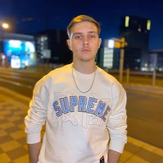S024#140200185 Supreme 20SS Kanji Logo Crewneck