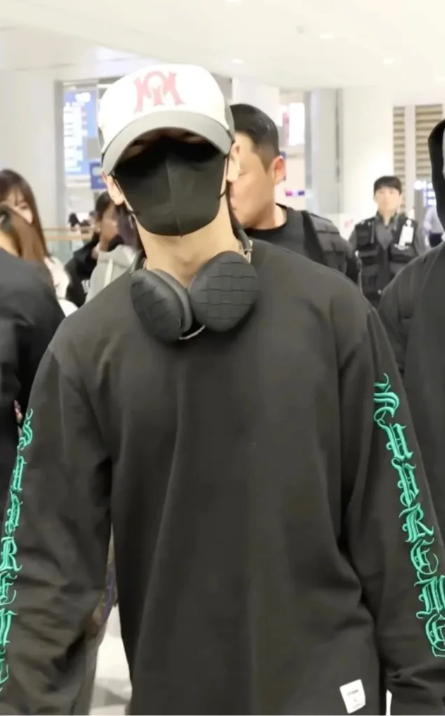 SUPREME FW24 OLD ENGLISH L/S TEE S M L XL