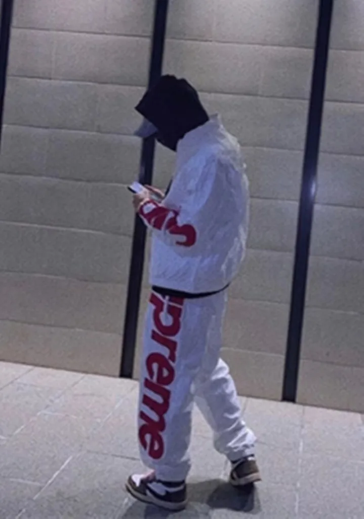 S010#185350200 Supreme 21SS Spellout Track Jacket